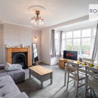 RockmanStays Cosy 2 Bedroom Apartment Overlooking Park & Close To Beach