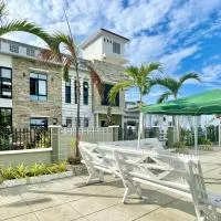REEF HOUSE BACNOTAN beige sand beach front with Swimming pool, hotel v destinaci Bacnotan
