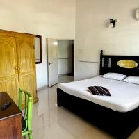 Easy Living Guesthouse, hotel in Varca Beach, Varca