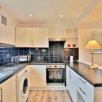 Butlers Meadow House, Sleeps 5, near Blackpool Tower, BAE System, Free Parking - by NMB Property