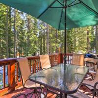 Lake Tahoe Cabin with Private Beach Access, hôtel à Tahoma