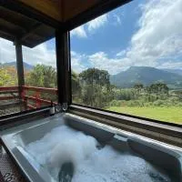 Chalés incríveis com banheira de hidromassagem e vista encantadora, hotel em Urubici