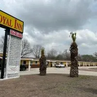 Royal Inn、Kenedyのホテル