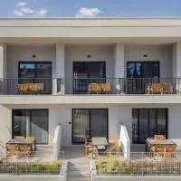 The 8 Suites, hotel en Polychrono