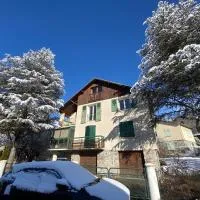 Villa Meyronnes 3 chambres vue degagée montagnes, hotel v destinácii Barcelonnette