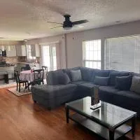 A spacious and warm house, hotel en Fuquay-Varina