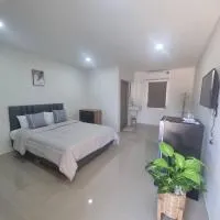 Rest at Thachang Hotel – hotel w mieście Ban Hua Han