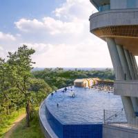 Hidden Cliff Hotel and Nature โรงแรมที่Jungmun Beachในซอกวีโพ