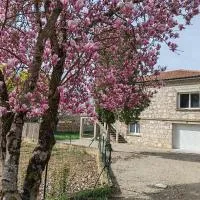 Appartement T3 NEUF proche centre ville, Clim et Parking et Centrale EDF, מלון בValence-dʼAgen