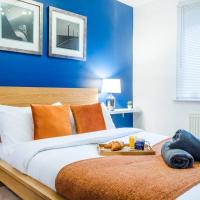 Sapphire Retreat - Central Location - Free Parking, FastWiFi and Smart TV by Yoko Property