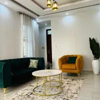 Entire Furnished Apartment Unit in Kira, hôtel à Kira