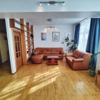 Spacious apartment near old town, hotel in: Rasos, Vilnius