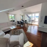 Exklusive Ferienwohnung LAKEVIEW in Bestlage Mattsee, beschattbare Dachterrasse mit Panoramablick über den See, hotel Mattseeben