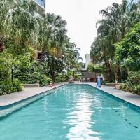 Effortless Resort-style 2BR With Pool and Gym, hotel di Newstead, Brisbane
