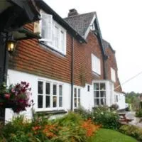 The Bear Inn and Burwash Motel, хотел в Burwash
