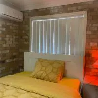 Spacious studio unit, hotel em Rochedale South