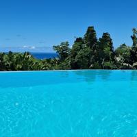 La Villa Ankarena Location exclusive île Sainte Marie sur parc aménagé avec piscine privée à débordement Wifi Plage à 5 minutes à pied