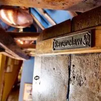 The Famous Harry Potter House, Hot Tub, Cinema Room, Sky TV, hotel di Saffron Walden