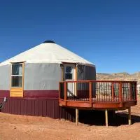 The Lotus Yurt at Nomad Yurts, Lake Powell、ビッグ・ウォーターのホテル