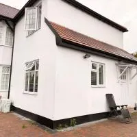 Nice and Cosy One Bed Flat on 2 floors with spiral stairs, hotel u gradu 'Carshalton'
