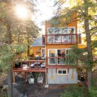 LoveNestChalet - Romantic with Private Hot Tub & Fireplace, hotel en Grenville-sur-la-Rouge
