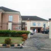 Petesville Hotel Limited, hotel cerca de Aeropuerto de Calabar - CBQ, Calabar