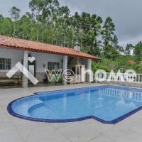 Casa com piscina e balanço na árvore em Itapevi