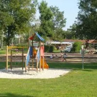 Paradis Des Dombes, hotell i Sandrans