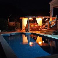 Villa Launa en Port d' Addaia, hotel i Port d'Addaia