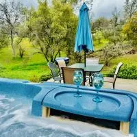 Lighthouse Suite Pet Friendly Hot Tub Sleeps 4, hotel a Coarsegold