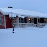 Lapland northern lights lakeside house