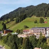 Viesnīca Familotel Alphotel pilsētā Hiršega