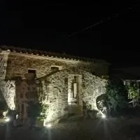 Vecchio Casale Quercetino Prestige Tuscan Country Residence for 7 Guests Ideal for Groups, hotell sihtkohas Montenero