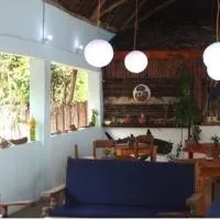 Mangrove Beach Bungalows, hotel di Utende