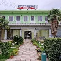 Viesnīca Hotel Bar Restorant Marina pilsētā Mjedë
