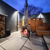 Wood Fired Hot Tub Escape On Norwich Outskirts