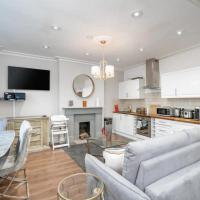 Gorgeous & Modern 2 Bedroom Apartment sleeps Six in Earl's Court