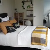 Clover Hill Studio Apartment, hotel v destinaci Milton