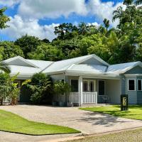 Bamboo Villa - Pet friendly luxury Villa next to Botanical Gardens, hotell i nærheten av Cairns lufthavn - CNS i Edge Hill