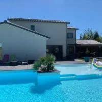 Grande villa avec piscine et spa, hotel en Longages