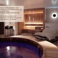 Atypik Hotel, hotel em Clichy