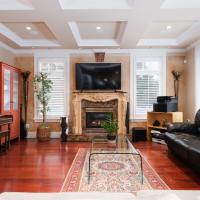 Luxurious 8-Bedroom Villa in Central Vancouver, hotel in South Cambie, Vancouver