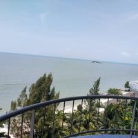 Beachfront full sea penang, hotel in Tanjung Bungah Beach, Tanjung Bungah