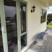 Panoramic vista on burns: New Plymouth şehrinde bir otel