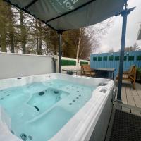 Private Hot Tub Cabin, Pergola and Large Decking Area