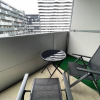 Spacious 1BR Apartment with Balcony above Citygate Shopping Complex with Metro Access, hotell i 21. Floridsdorf i Wien