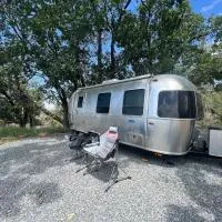 Modern Airstream with amazing view - 10 to 15 minutes from Kings Canyon National Park, hotel a Dunlap