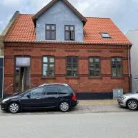 Oasen Ved Centrum 1 sal., hôtel à Frederikshavn