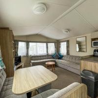 Great Caravan For Hire By The Beach In Norfolk, By Hunstanton Beach Ref 13005l