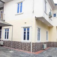 Cozy Urban Oasis 3 Bedroom in Ogba, Ikeja, Lagos, hotel in Ogba